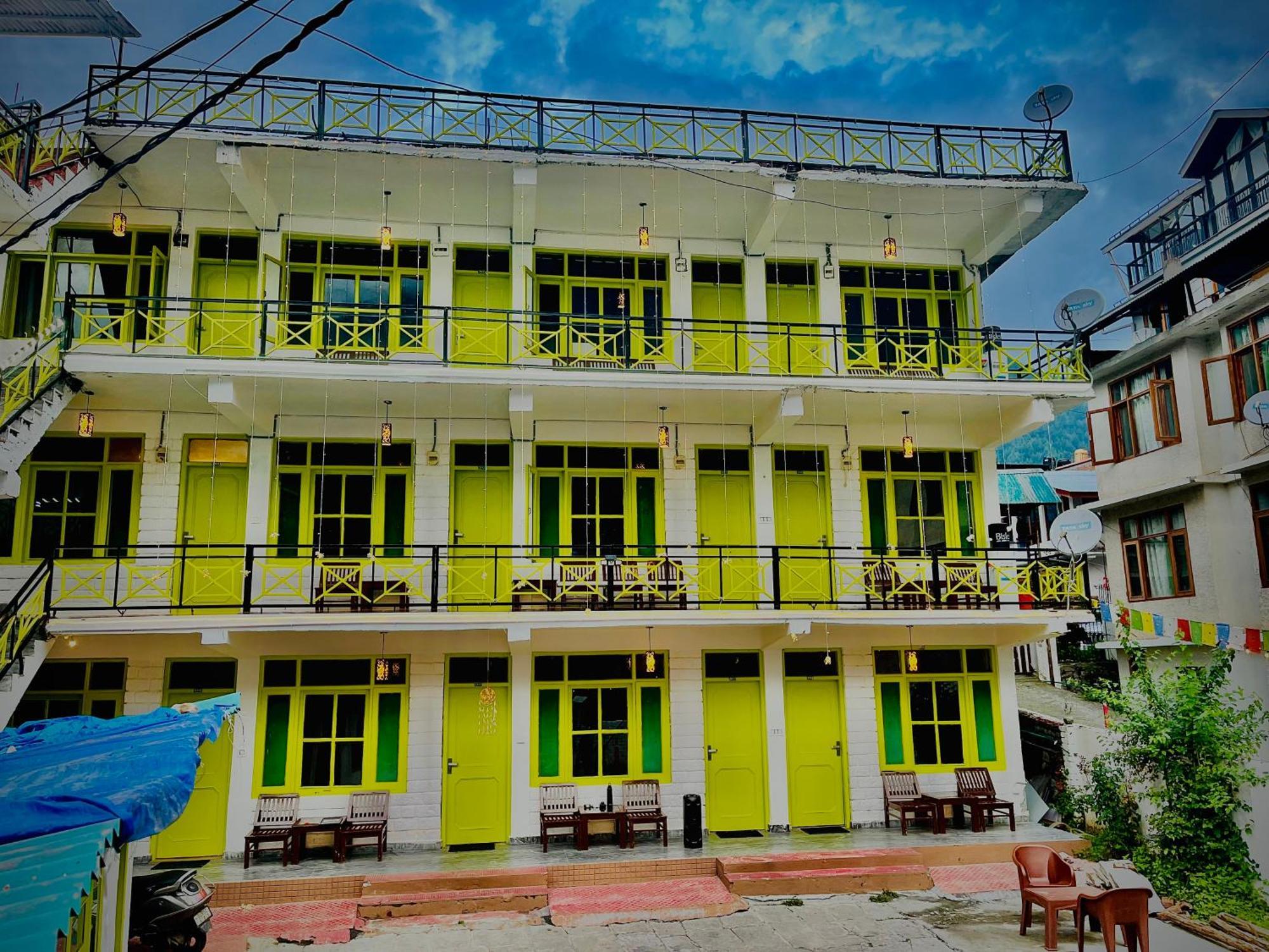 Trippy Turtle Hostel Manali  Exterior photo